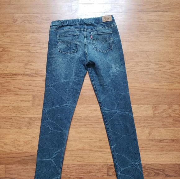 Levi Jean's - Picture 3 of 4